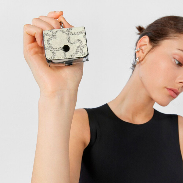 capa-para-airpods-tous-kaos-summer-medium-preta