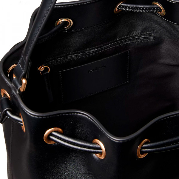 sac-a-dos-avec-logo-monogramme-grave
