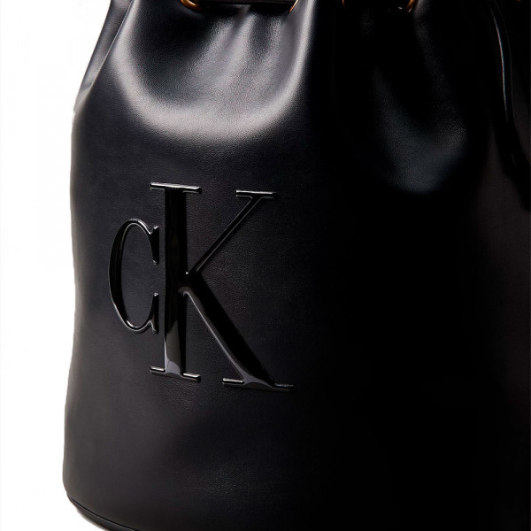 bolso-saco-con-logo-monograma-grabado