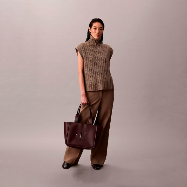 sac-fourre-tout-grave-d-un-monogramme