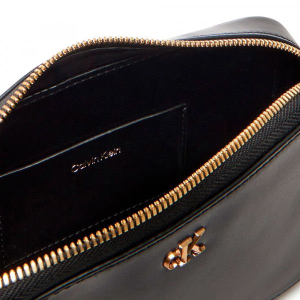 borsa-a-tracolla-con-logo-monogramma-in-metallo