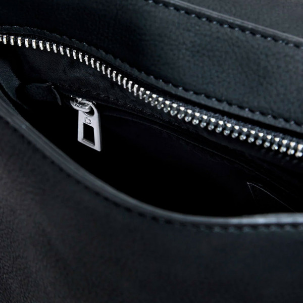 piccola-borsa-a-tracolla-effetto-pelle-borchiata