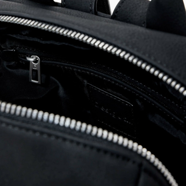 petit-sac-a-dos-a-poche-cloutee