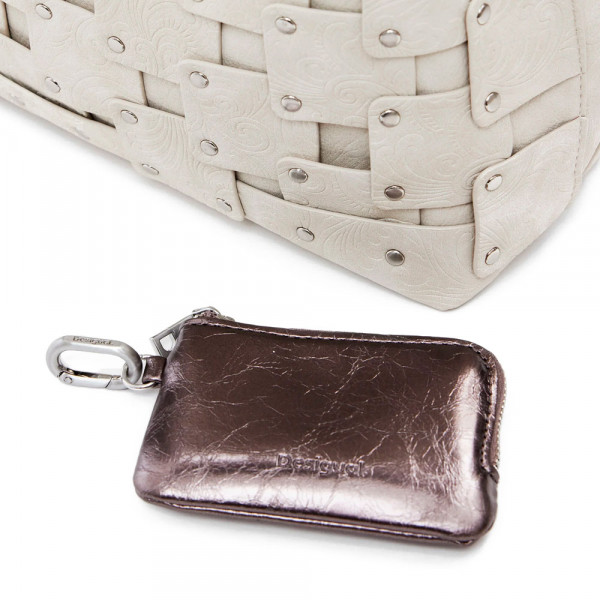 mochila-parches-efecto-piel-mediana