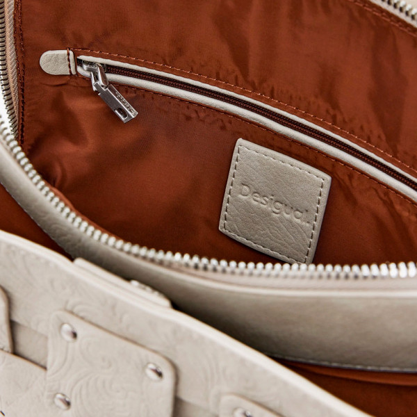 sac-a-dos-moyen-avec-patch-effet-cuir