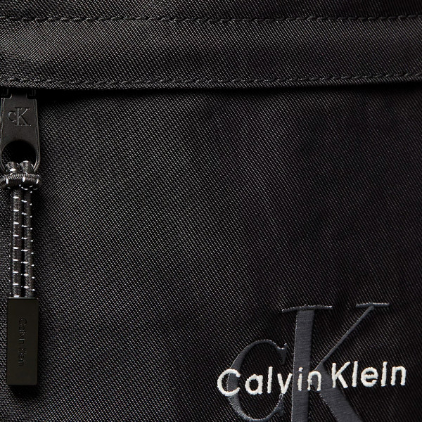 borsa-piatta-in-nylon-con-logo-monogramma