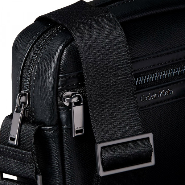 bolso-reporter-con-cremallera-texturizado