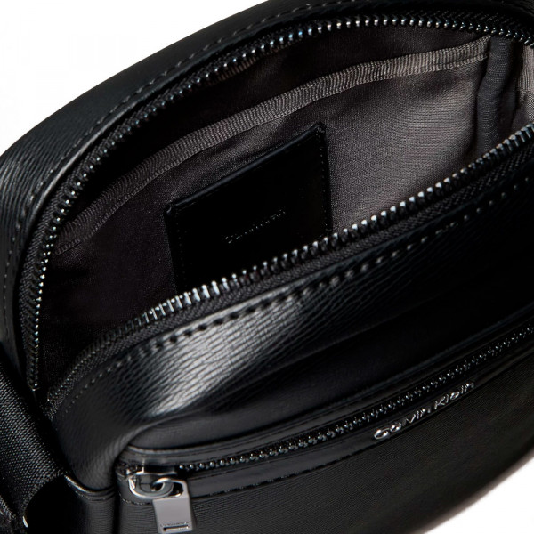 textured-zippered-reporter-bag
