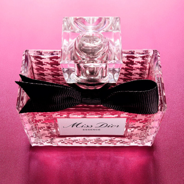 essenza-di-profumo-note-candite-floreali-e-legnose