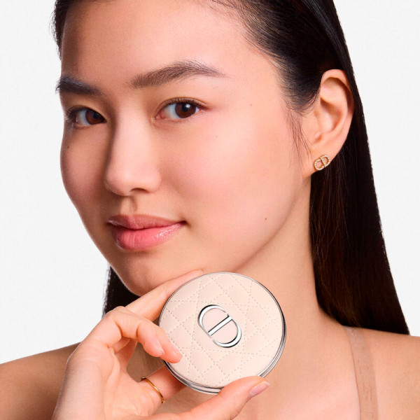 blurring-setting-powder-gennemsigtig-lysende-finish