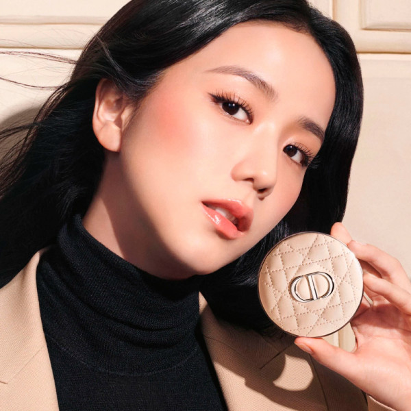 blurring-setting-powder-transparante-glanzende-finish
