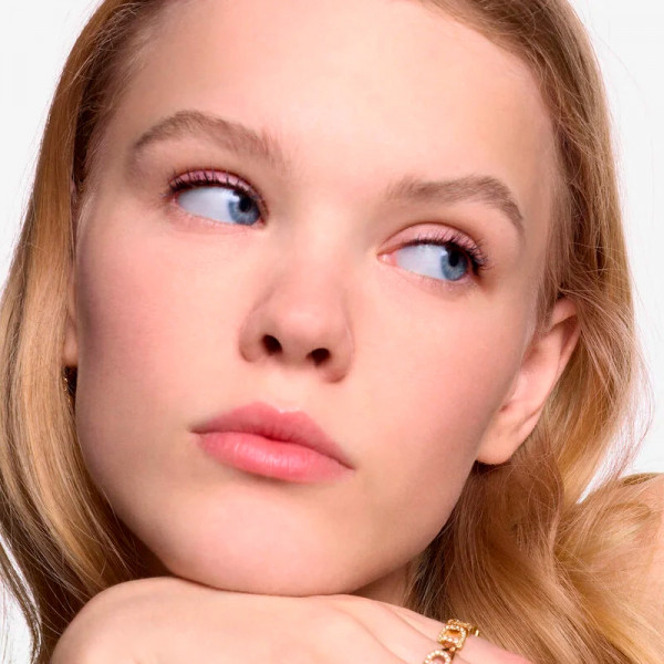 blurring-setting-powder-lysande-omarkbar-matt-finish