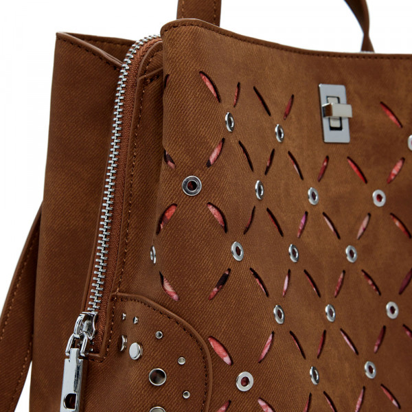 mochila-pequena-vazada-com-tachas