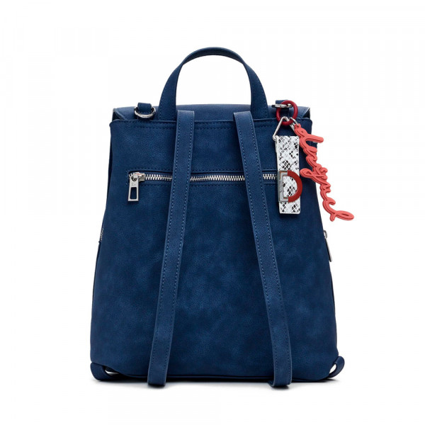 kleiner-rucksack-mit-gravierter-klappe