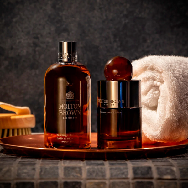 black-pepper-bath-shower-gel-badgelpafyllning