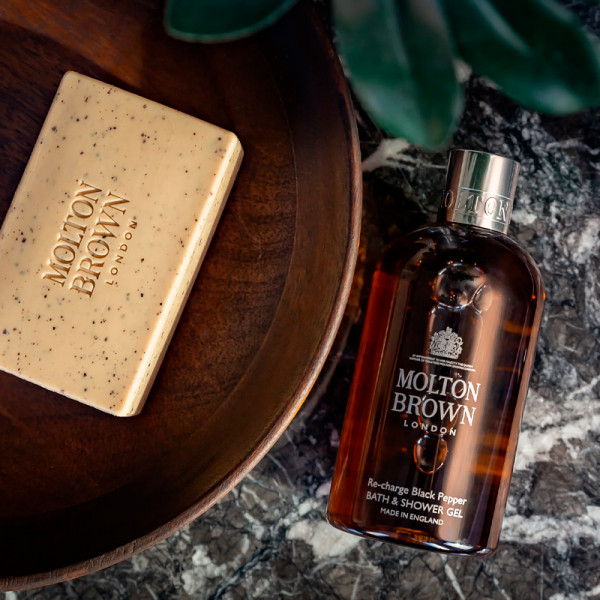 black-pepper-bath-shower-gel-badgelpafyllning