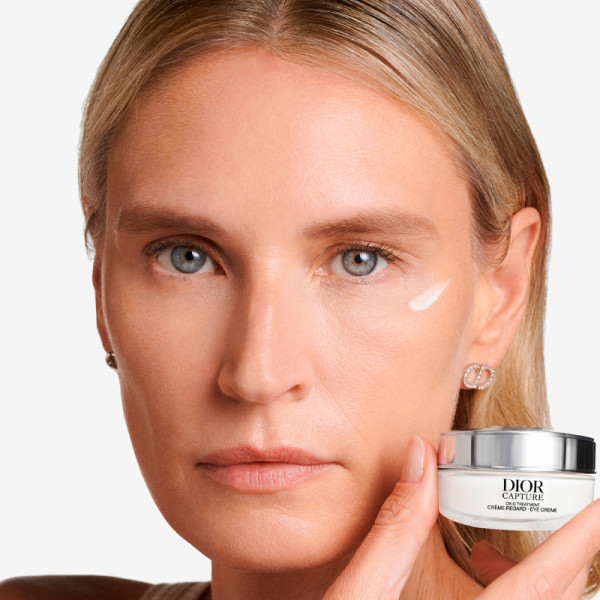 dior-capture-creme-regard-eye-creme-ojenkontur-anti-aging-korrektion-rynker-fasthed-morke-rande-og-poser-under-ojnene