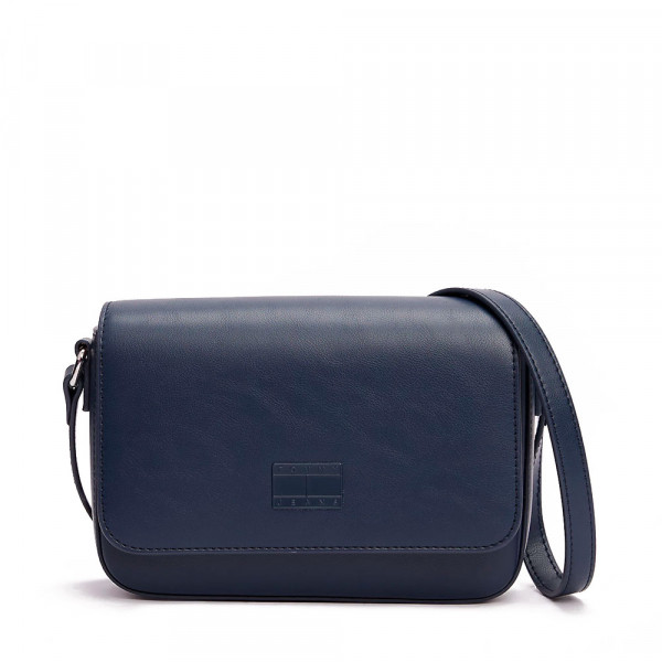 essential-shoulder-bag-with-flap