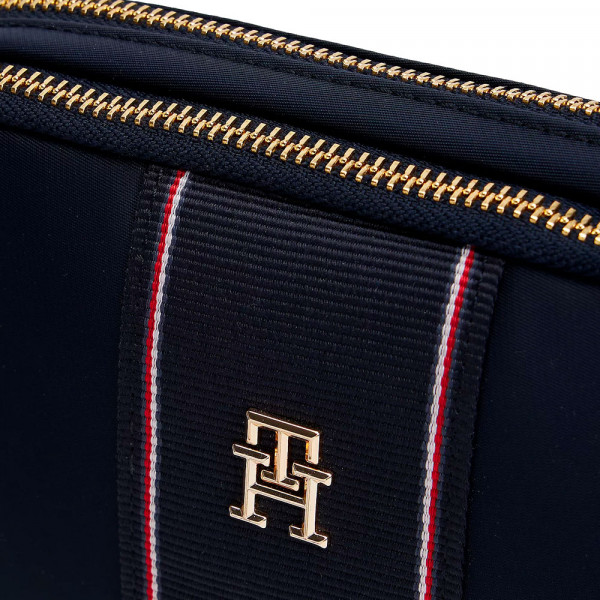 bolso-cruzado-con-monograma