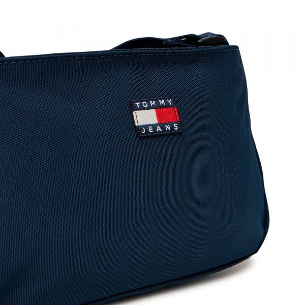 sac-essentiel-avec-inscription-sur-la-bandouliere
