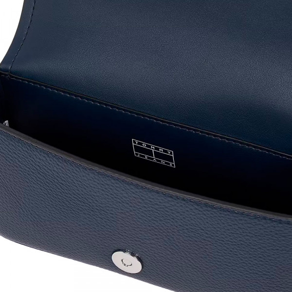 bolsa-de-ombro-com-abas-cruzadas