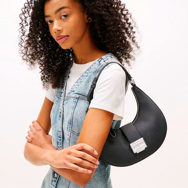 borsa-hobo-con-chiusura-a-torsione-e-logo
