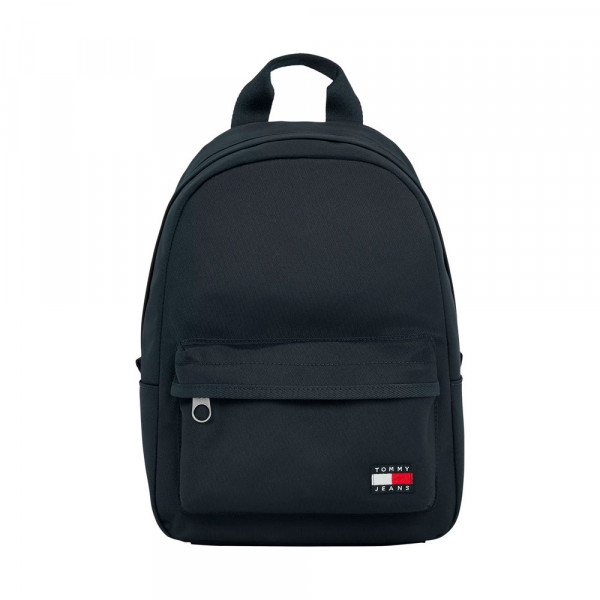 mochila-essential-con-parche-del-logo
