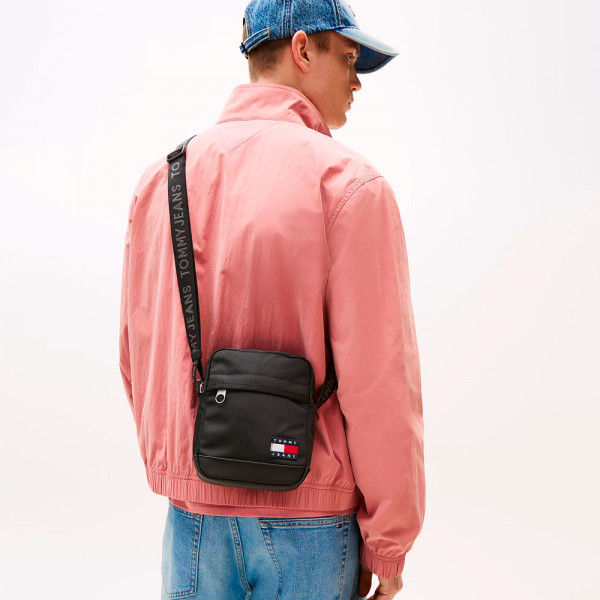 essential-daily-crossbody-bag