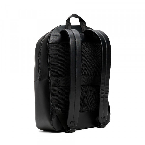 mochila-com-assinatura-texturizada