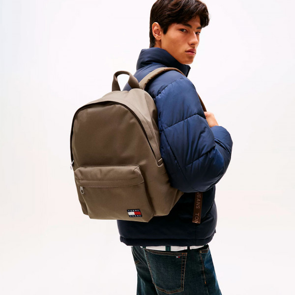 sac-a-dos-avec-logo-essentiel
