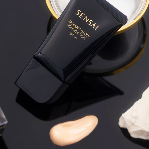 radiant-glow-foundation-spf10-makeup-base