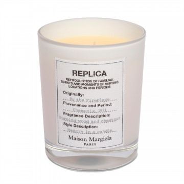 replica-by-the-fireplace-duftkerze