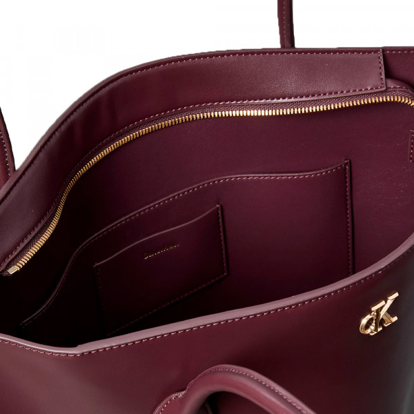 tote-bag-with-monogram-logo-hardware