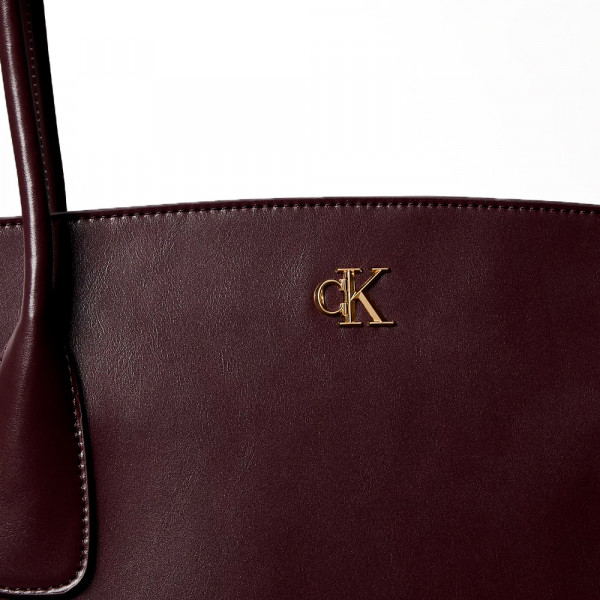 tote-bag-with-monogram-logo-hardware