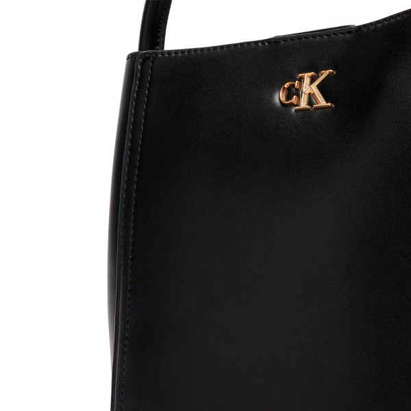 bolsa-tipo-saco-com-logotipo-monograma-e-ferragens