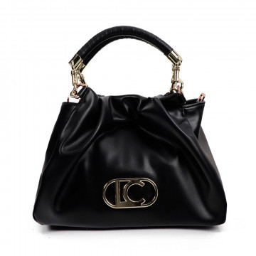 bolsa-de-ombro-com-detalhes-metalicos