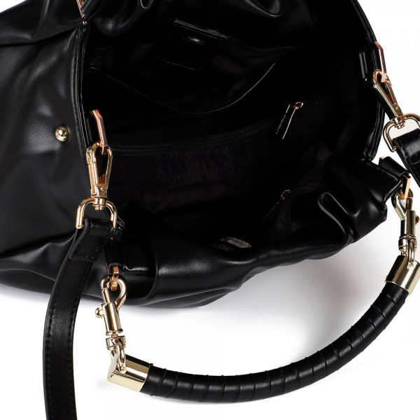 bolsa-de-ombro-com-detalhes-metalicos