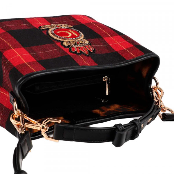 gewebte-karierte-tasche-mit-schildaufnaher