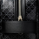 trousse-de-toilette-de-voyage-zippee-avec-logo-monogramme-sur-toute-la-surface