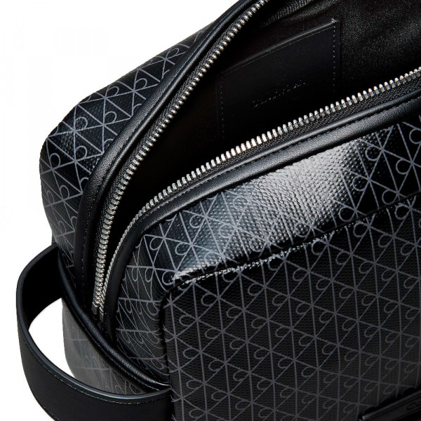 borsa-da-viaggio-con-cerniera-e-logo-monogramma-su-tutta-la-superficie