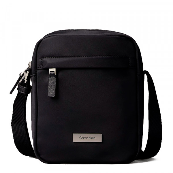 matte-nylon-reporter-bag