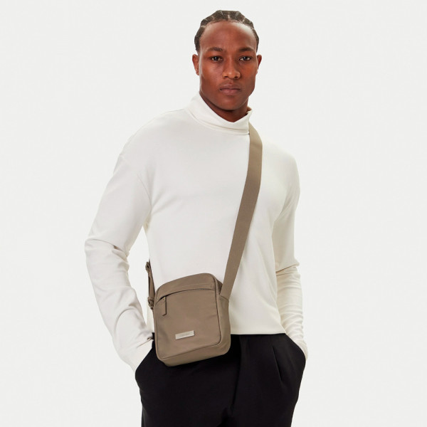 matte-nylon-reporter-bag