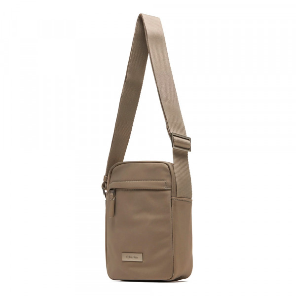 matte-nylon-reporter-bag