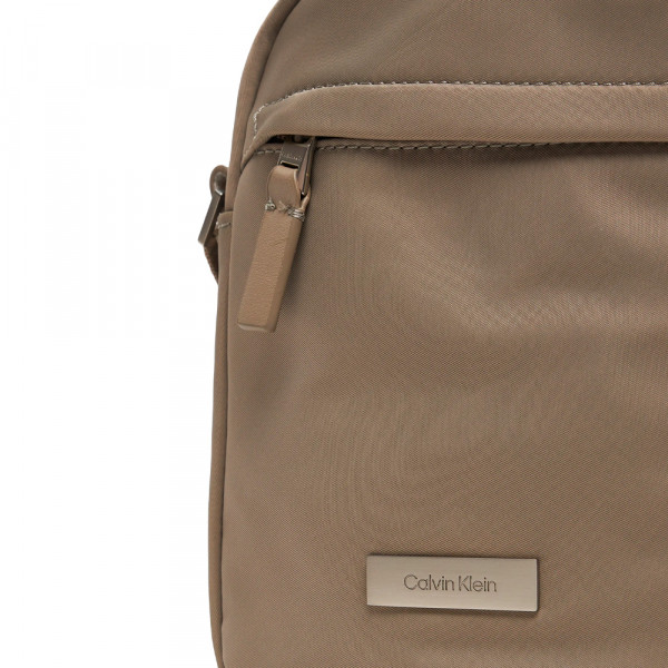 sac-reporter-en-nylon-mat