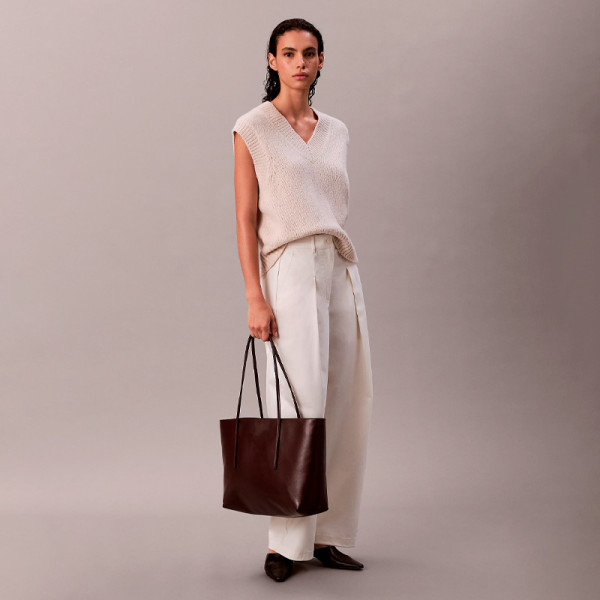 monogram-logo-tote-bag-with-pouch monogram-logo-tote-bag-with-pouch