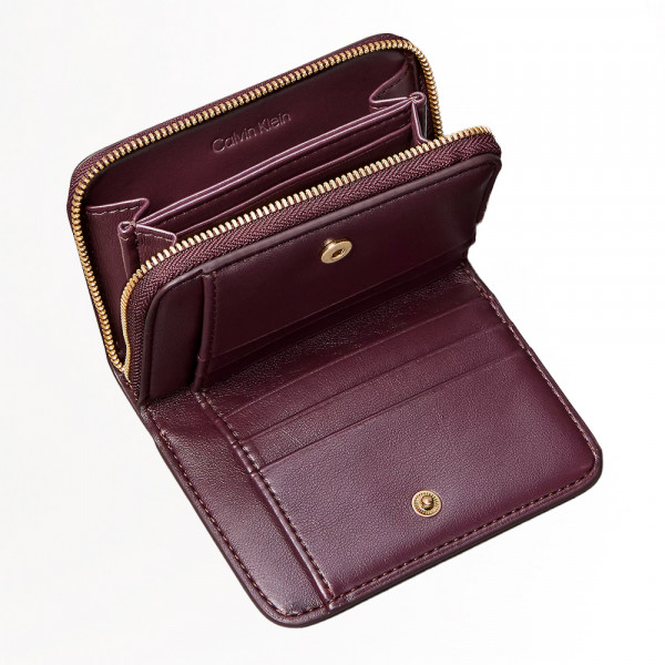 cartera-de-piel-mediana-con-cremallera cartera-de-piel-mediana-con-cremallera