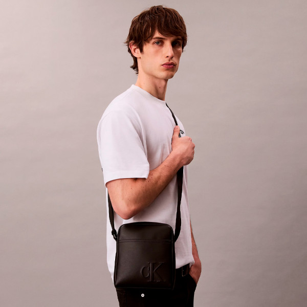 sac-reporter-avec-logo-monogramme-grave sac-reporter-avec-logo-monogramme-grave