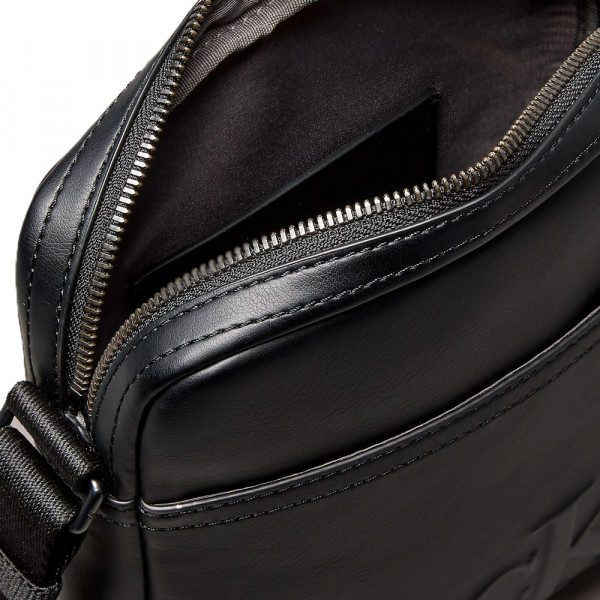 bolso-reporter-con-logo-monograma-grabado bolso-reporter-con-logo-monograma-grabado