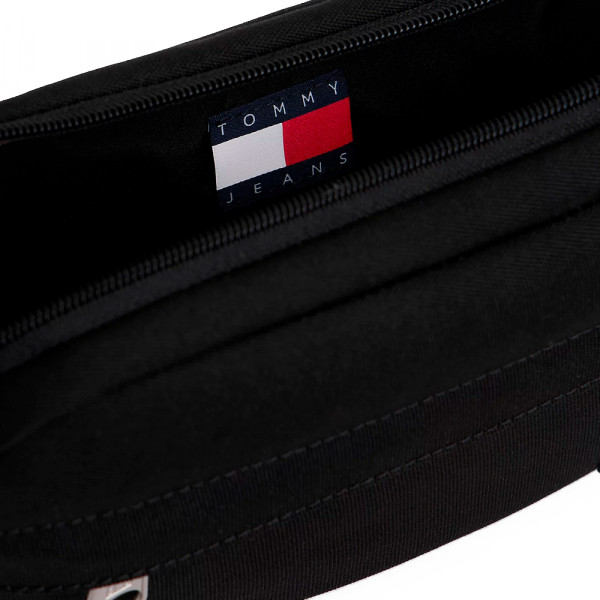 essential-gurteltasche-mit-aufschrift