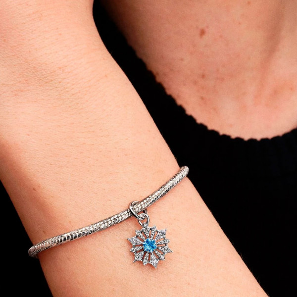 pendentif-flocon-de-neige-disney-frozen-reine-elsa-794209c01 pendentif-flocon-de-neige-disney-frozen-reine-elsa-794209c01